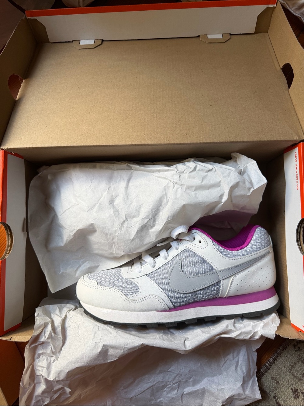 Nike MD Gs Valiant Classic Retro Style Sneakers Purple Accent